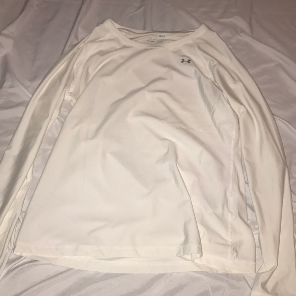 White under armour drifit top